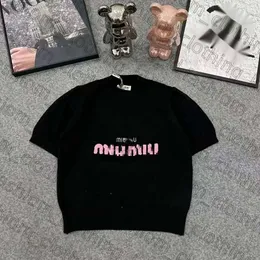Fashion Muimiu Shirt Designer Taglietta Felpa Felpa Render 24 Miumu Nuova lettera ricamata da sole da sole da sole da sole da sole con perline Ricated Women Small Stand Fashi