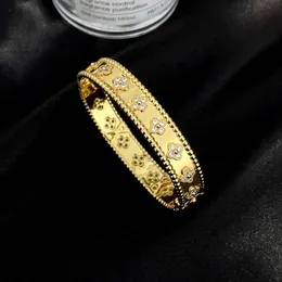 Armband Designerin Luxus Frau Armreifen für Frauen Gold Roségold Silber Elektropliertes Armband mit modischen und vielseitigen Blumen Barmony Party Geschenk