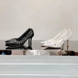 Классические каблуки Дизайнерские женщины одеваются обувь Satin Emelcodery Crystal Haute