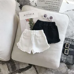 Barnkläder sommar nya koreanska flickor avslappnade vita jeans småbarn barn solida färg shorts baby heta byxor l2405