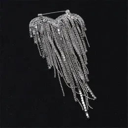 Luxury Heart Tassels Brosches for Women Gold Silver Pins Personlighet Elegant Brooch Unisex Sweater Coat Jewelry 240524