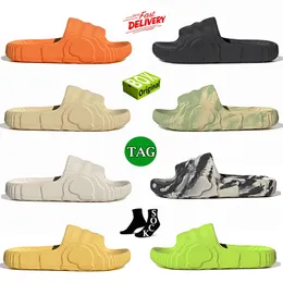 Toppkvalitetsdesigner OG Adilette 22 Slides Plate-Forme Slippers With Box Foam Runners Black Grey White Magic Lime Desert Sand Mens Womens Fashion Eva Sandals