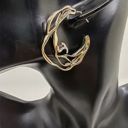 Designer Orero in lega semircolare anelli dorati anelli di lusso a forma di cerchio a forma di diamante liscio anello di grande anello casual lettere gioiello auricolare metallico anulare