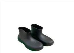 2022 Yeni Moda Puddle Kadın Tasarımcı Kısa Botlar Işık Su Geçirmez Günlük Ayakkabılar Orijinal Kauçuk Büyük Boyut Çeşitli Renkler Boo8338600