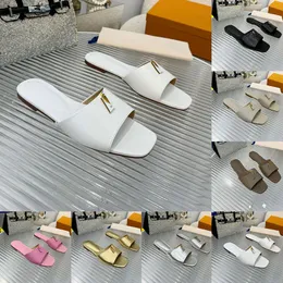 Capri Designer Flippers saltos baixos Sandálias de couro de luxo para mulheres Sliders femininas Moda de verão Multa marrom Black Claquette Sandles Luxe Soft Shoes HH