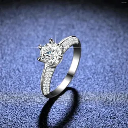 Clusterringe feiner Schmuck 18k Weißgolden Ring rund 1 VVS1 D Farbe Moissanit Diamant Hochzeitszubehör für Frauen