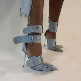 Стилетто сексуальные пальцы заостренные сандалии сплошные каблуки с мультирелью детализация пряжки летние женщины вне резиновых туфель Co 863