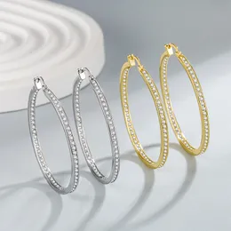 Orecchini Huggie pavimentati in cristallo Claasic Round Circle Design Gioielli per le donne