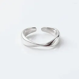 Pierścienie klastra minimalistyczny i spersonalizowany nieregularny pierścień Foyuan to modny modny z błyszczącymi falistymi dekoracjami