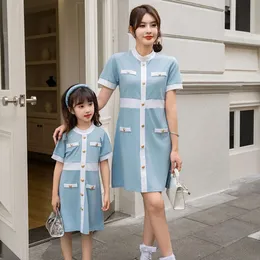 Família Bule Pai e Filho Polo Shirts Roupa Mãe Mãe Combinando vestido irmão Irmã Roupa Summer 2024