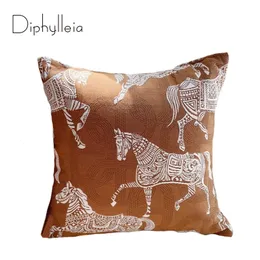 ディピルレイアHスタイルTAWNY HORSE JACQUARD CUSHION COVERS COVERS Modern Medieval Square Pillow Case 45x45cm豪華な雰囲気の家の装飾240521