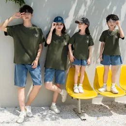 아버지 어머니와 딸 아들 같은 의상 짧은 슬리브 티셔츠 가족 세트 부모-자녀 일치 한국의 옷 새 여름 2024