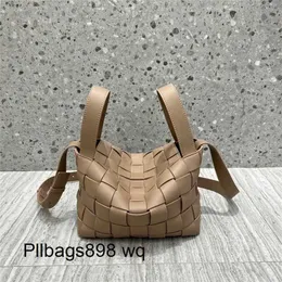 Women Bowling Cassettes Bag 7A BottsVenets Cross border Handmade Vegetable Basket Fashionable Simple Large Capacity One Handheld Oblique Straddle for WomenOMZ1