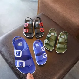 Sommarpojkar 2024 läder sandaler för baby platt barn strand barn sport mjuk non slip casual småbarn sandal 1 5 år rosa skor sal d6e