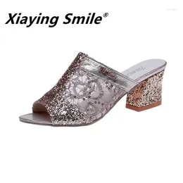 Hausschuhe Xiaying Smile modische wilde Sandalen und im Sommer mit Fischmund -Nettogarn -Dicke Fersen -Pailletten