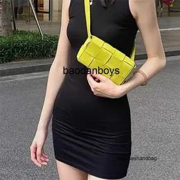Designer Botegas Luxury Handväskor Trend Bags Joy Mini Cassette Bröstväska Hög upplaga Vävt midjepåse Single Shoulder Oblique Straddle Women's