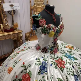 Färgglada mexikanska quinceanera klänningar bollklänning älskling broderi pärlor puffy charro sweet 16 klänningar 15 anos