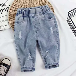 Одежда Baby Children's 2024 Spring New 1-7-летние девочки для мальчиков свободные и модные перфорированные джинсы L2405