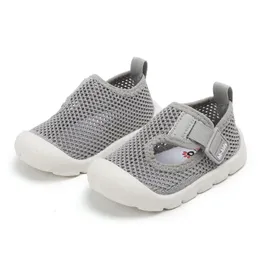 Barns andningsbara nät sneakers för pojkar och flickor småbarn softsoled bekväma babyskor avslappnad stil 240530