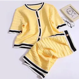 Arbeitskleider Korea Mode gelbe gestrickte Outfits Frauen kurze Ärmel Top sexy Minirock 2024 Sommer lässig süße zwei Teile Sets