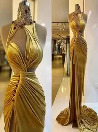 2023 Gold Velvet Prom Dresses Ruched Ruched Sweep Train Train Train Mermaid Party Party Side Slit High Neck Crystals Robe6775604