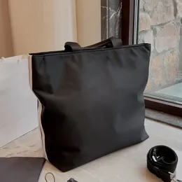 P bolsa de bolsa de luxo bolsa de designer de nylon preto de grande capacidade para as mulheres Moda Moda Bolsa de compras casual Co-marca