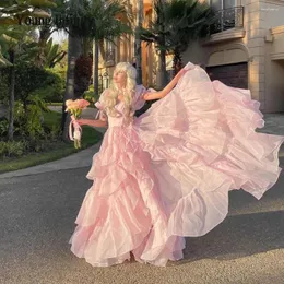 パーティードレス素敵なピンクオルガンザプロムドレス2024長いイブニングガウンの恋人短いふくらんでいる袖のレイヤー女性プリンセスガラ