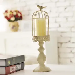 Świeczści Europejski Candlestick Stand Stand White Hollow Bird Cage rzeźbia Candelabra Centros