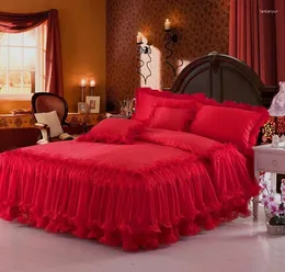 Bedding Sets Red Pink Princess Style Oriental Lace Wedding Set Queen King Size Cotton Duvet Cover Bed Sheet Skirt Pillowcases 36