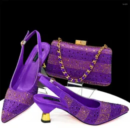 Kleiderschuhe lila Nigeria Fashion Hollow transparent Design High Heels Diamond Shiny Damens Sandals Party Spitze Schuhtasche Set Set