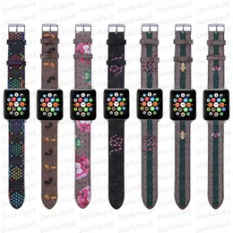 Luxurys Designer Wrist Band för Apple Iwatch 3 4 5 6 7 8 Se Leather Watchband Armband Ersättningsbälte Fashion Flower Bee Snake Print Strap Stripes