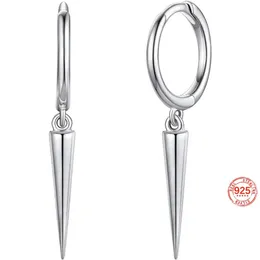 Orecchini a cerchio Huggie in argento sterling con opale