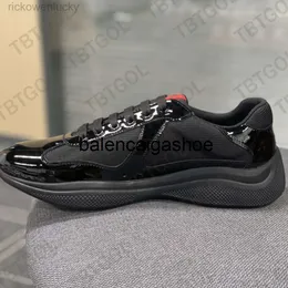 靴 PRADA SPORT Leather Mesh Sneakers Prada Sport Patent Leather and Mesh Velcro Low Top Sneakers