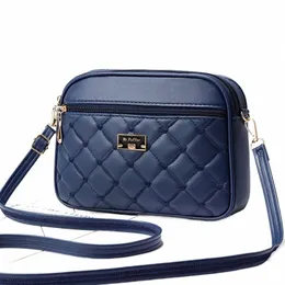Chic Quilted Crossbody Bag: One-Shoulder Square Handbag