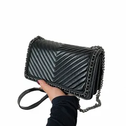 DHgate.com:Chic Chain Crossbody Bag - Small Square Shoulder