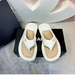 Kvinnors plattformsdesigner skor platt klack semester läder strand halm röd blå gul stickad kvinnor balett glider tofflor lyxskor balett platt casual skor loafer