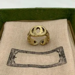 Ringar trendiga brevband ringar Bague Bijoux för Lady Wedding Party Lovers Ring Gift Engagement Senaste stil Ewelry Women's Ring Designer
