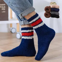 MOQ24 pares meias felpudas para homens moda listrada coral velo meias inverno quente casual sock2204803