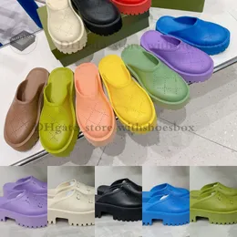 Lyxdesigner sandaler för män kvinnor klassiska blommor solida bilder lägenheter flip flops växel tjock botten hög gummiplattform strand bokstav hål krokscrocshoes loafers