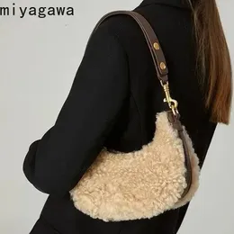 Miyagawa lammhår sadelväska underarm plysch kvinnors väska singel axel crossbody väska för kvinnors plånböcker och handväskor 240318