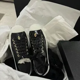 Le scarpe casual alla moda di lusso spesse e alte progettano nuove zappe da tavola in vera pelle suola spessa piccola scarpa bianca misura 35-42