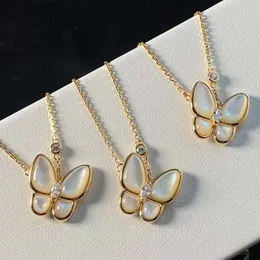 Collana con farfalla Fritillaria bianca, versione alta, moda europea e americana, lusso leggero, personalizzata e versatile, pendente in oro champagne da donna