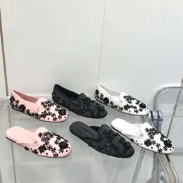 Designerskie buty satynowe muły ozdobne sandały owcze skórka kryształy gumowe kobiety buty podeszwy 550