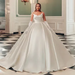 Moderna stropplösa bollklänningar Bröllopsklänningar plus storlek Vestido de Noiva Pleat Ruched Satin Princess Wedding Clows for Bride