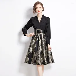 Casual Dresses Elegant Office Lady Dress Chic Design Jacquard Floral V-ringkvinna Formell med Belt Vestido Negro