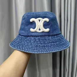 Ny koreansk version av Triumphal Arch Denim Fisherman Hat fashionabla och mångsidiga för shopping trendig hatt stor randen solskade hatt som visar ansiktet på en liten gir