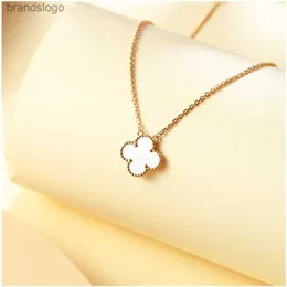 Necklace Designer For Women 2023Classic Four Leaf Clover Necklaces Pendants MotherofPearl Stainless Steel Plated 18K Girl Valentines Mothers Day Engagement Jewe