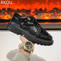 Sapatos de vestido masculino estilo britânico pequeno couro casual resistente ao desgaste moda respirável maré grossa tendência explosão