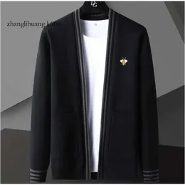 Erkek Nakış 2024 Bee Sweater hırkalı Korece Casual Ceket Zarif Erkekler 2021 Sonbahar Trendi Abrigo Hombre Giyim