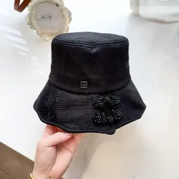 Kişiselleştirilmiş Tasarımcı Kova Şapkası Çin tarzı Jakard Kumaş Şık Balıkçı Şapkaları Klasik Mektuplar İnci Tokalı Dekorasyon Kadın Plaj Şapkası